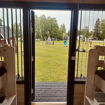 Moekkimajoitus Elaemyspuistosssa * Nivala