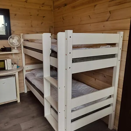 Moekkimajoitus Elaemyspuistosssa *