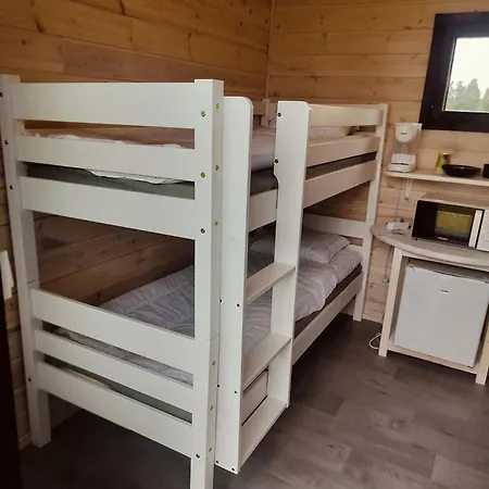 Moekkimajoitus Elaemyspuistosssa *