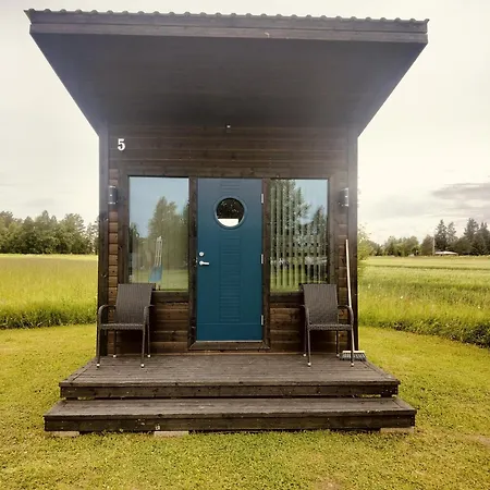 Moekkimajoitus Elaemyspuistosssa Nivala