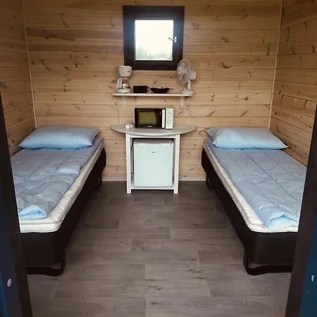 Moekkimajoitus Elaemyspuistosssa * Nivala